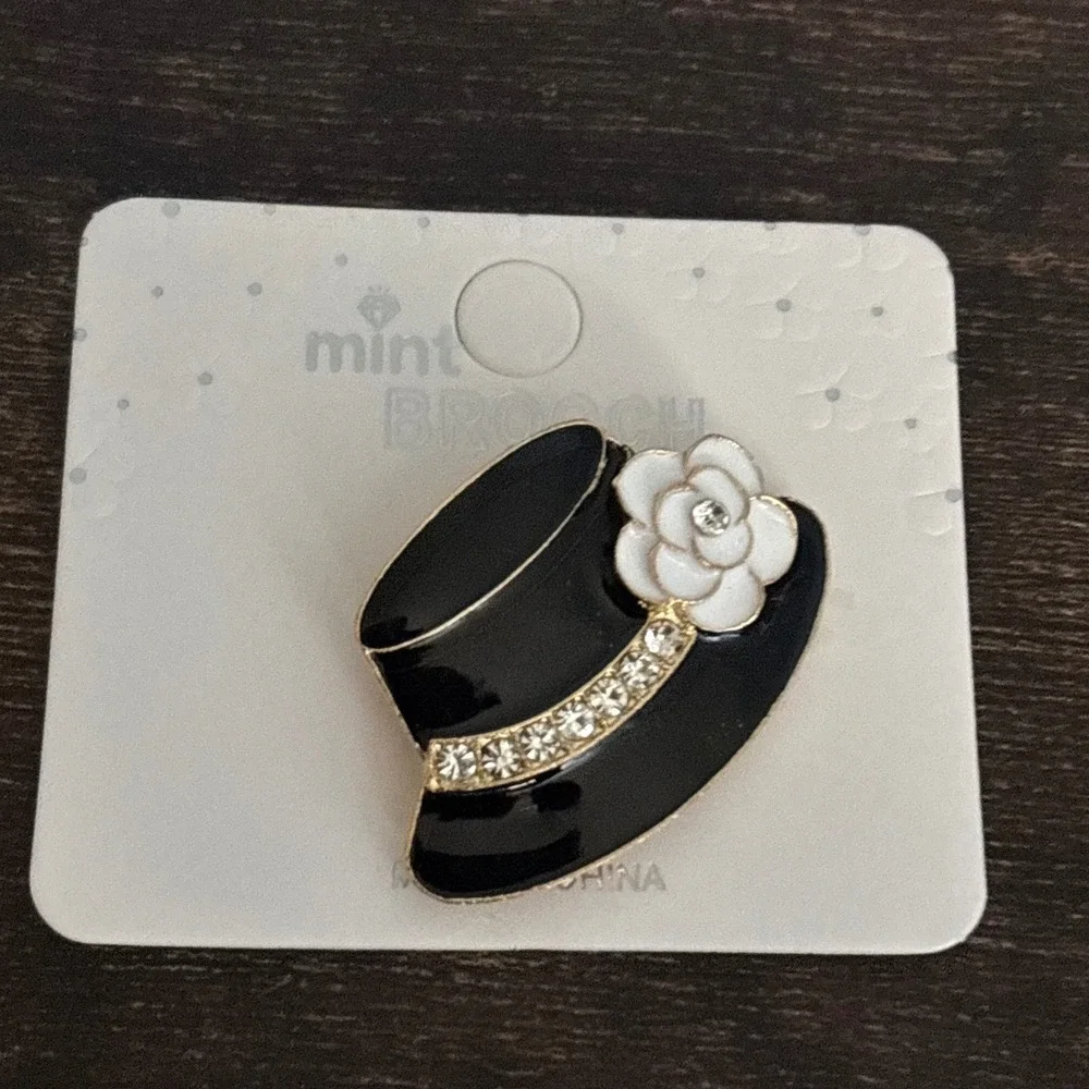 Black Enamel Top Hat Brooch White Camellia Flower Rhinestone Pin Gold Tone